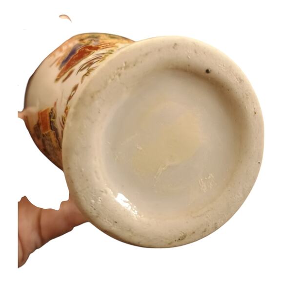 Vintage Chinese Women Rose Porcelain 8 Inch Vase Gold Accents Very Good Conditi - Picture 8 of 9
